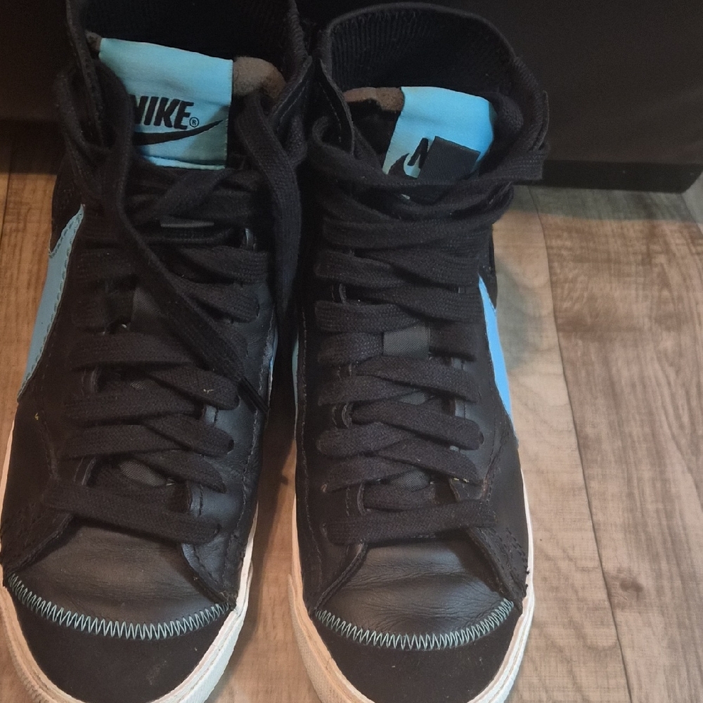 Nike Men's Blazer 77 Jumbo Black and Light Blue
